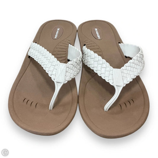 Sandals Flip Flops By Clothes Mentor In White, Size: 10