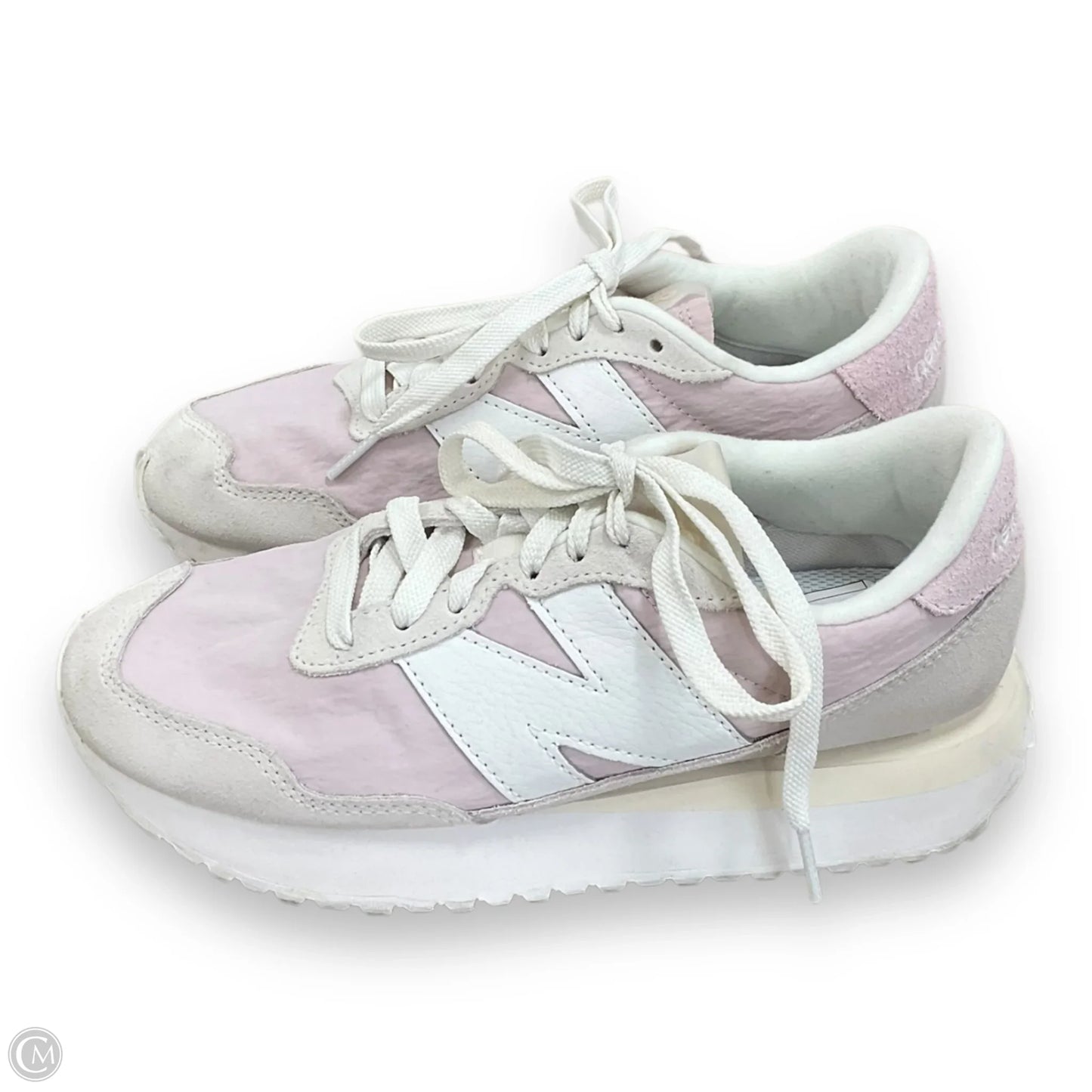 Shoes Sneakers By New Balance In Cream & Pink, Size: 6.5