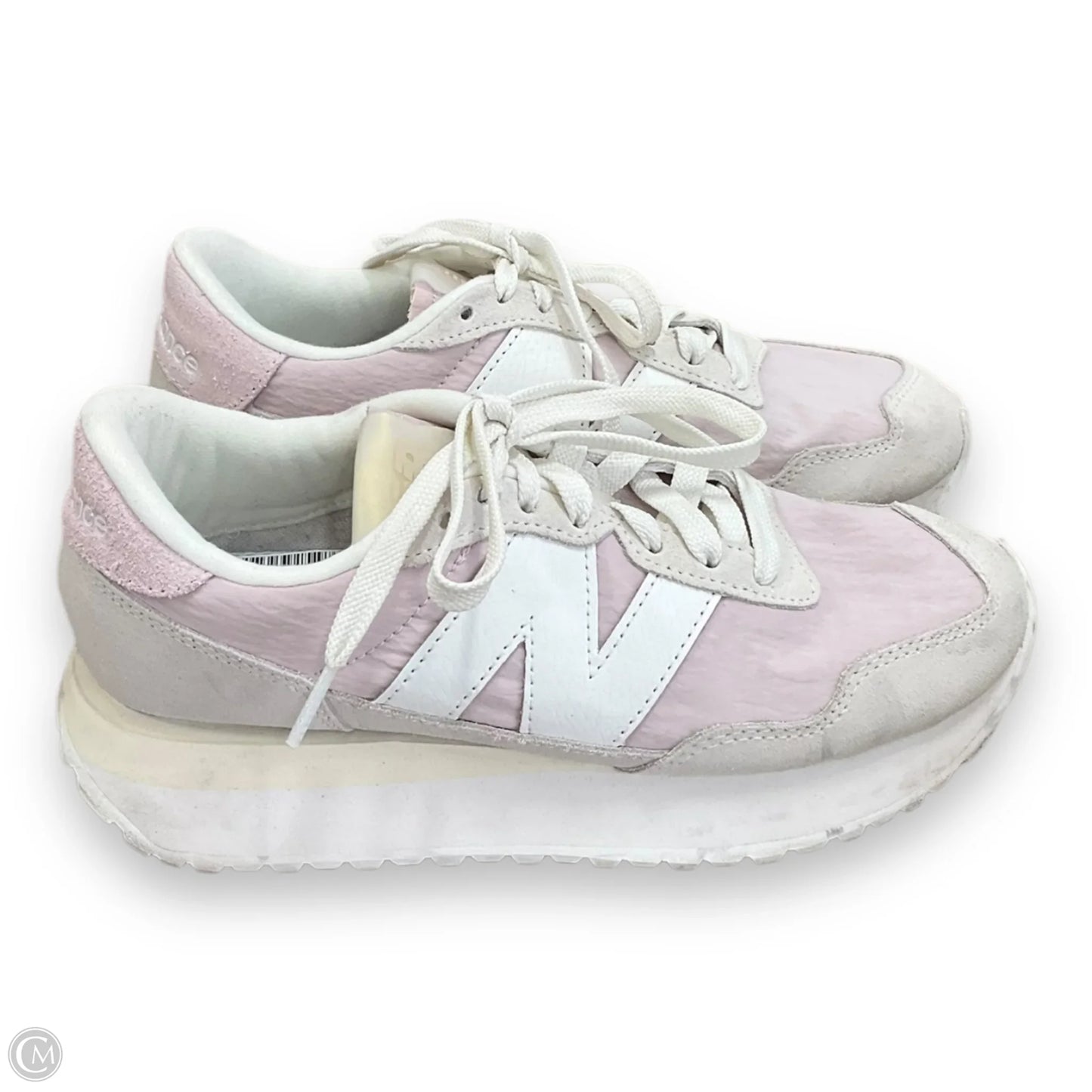 Shoes Sneakers By New Balance In Cream & Pink, Size: 6.5