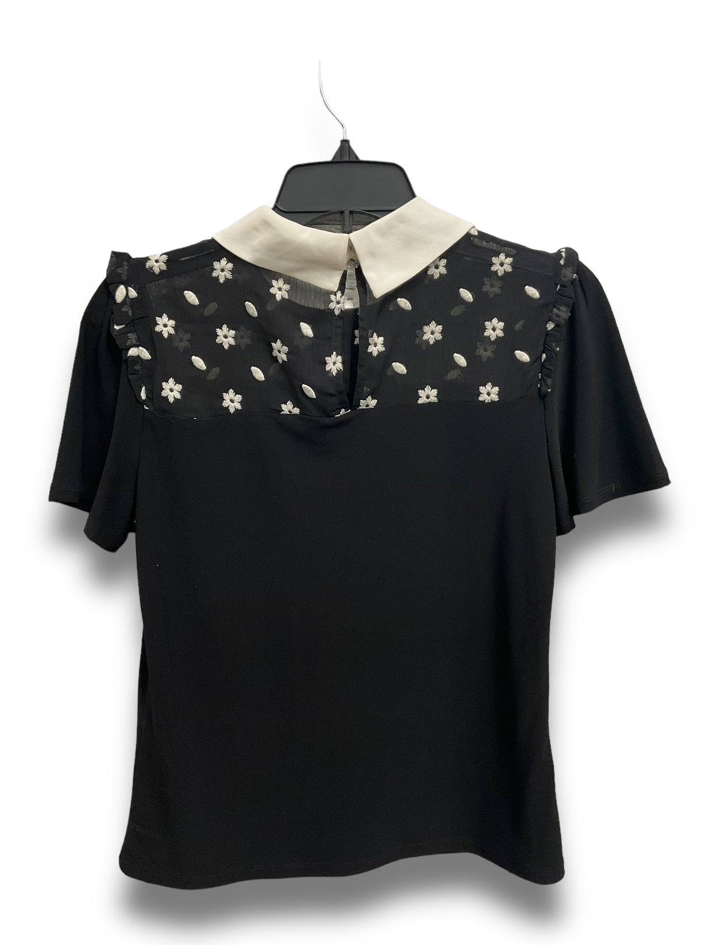 Top Short Sleeve By Cece In Black, Size: Xs