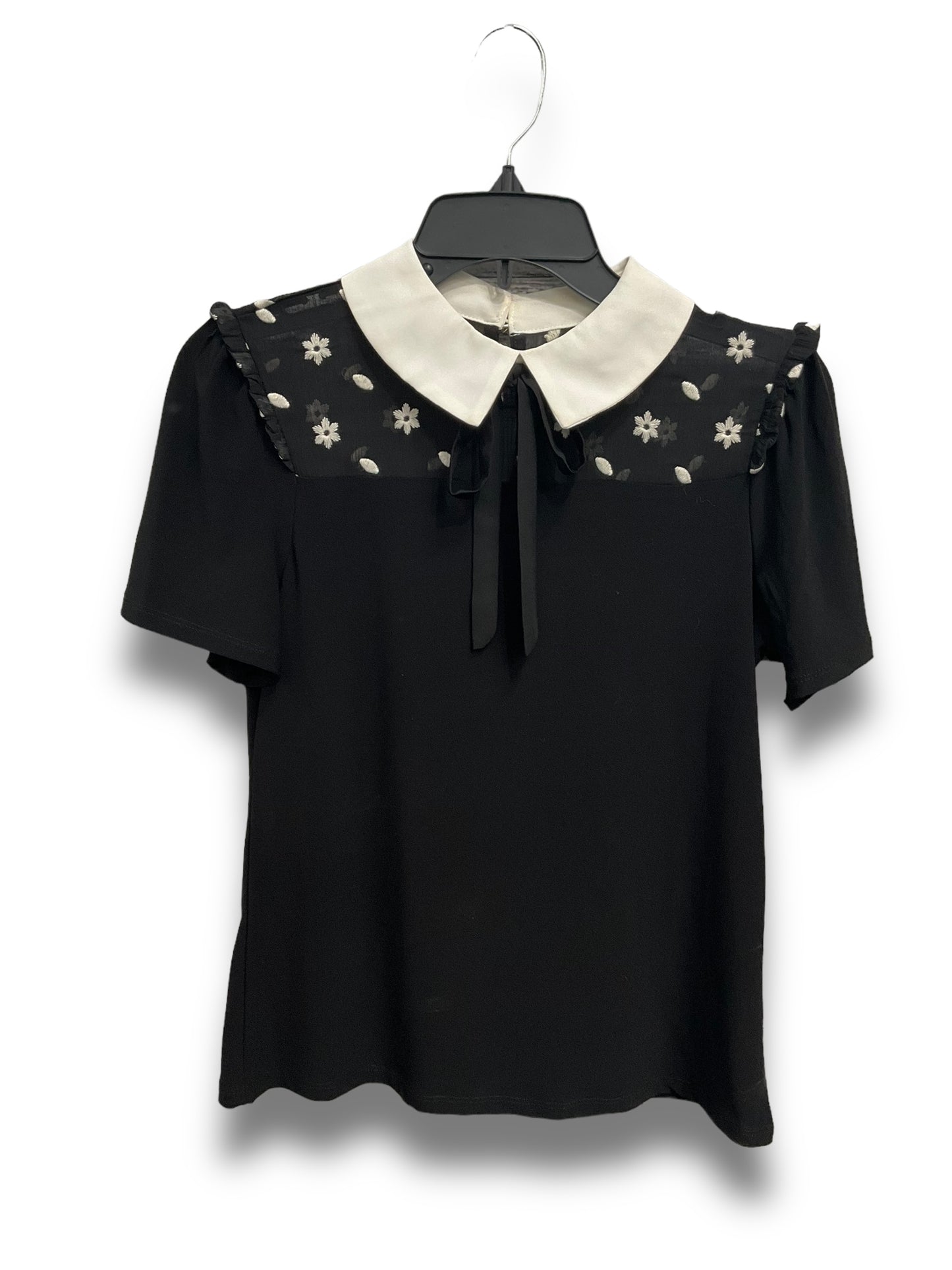 Top Short Sleeve By Cece In Black, Size: Xs