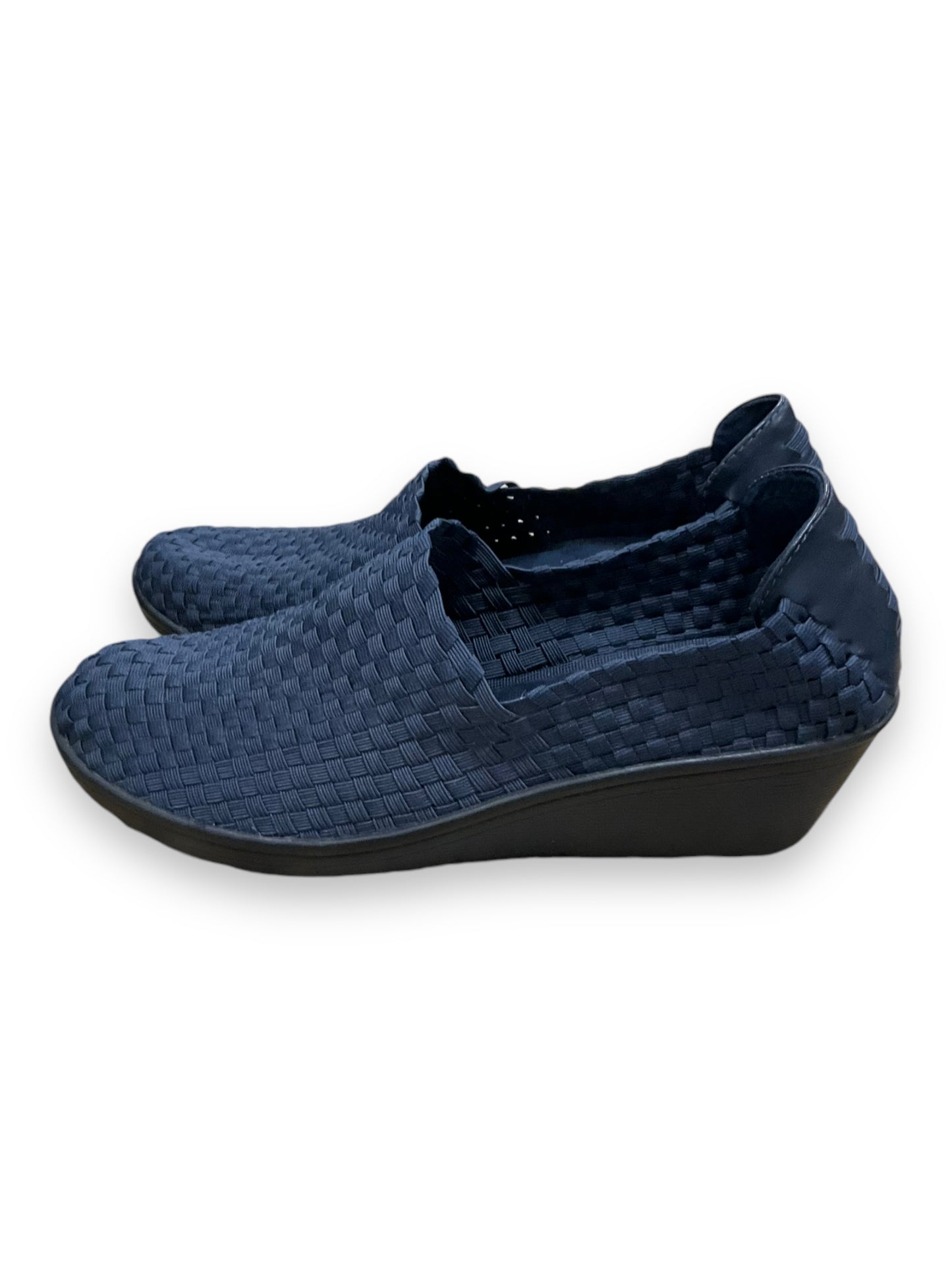 Shoes Flats By Bare Traps In Navy, Size: 11