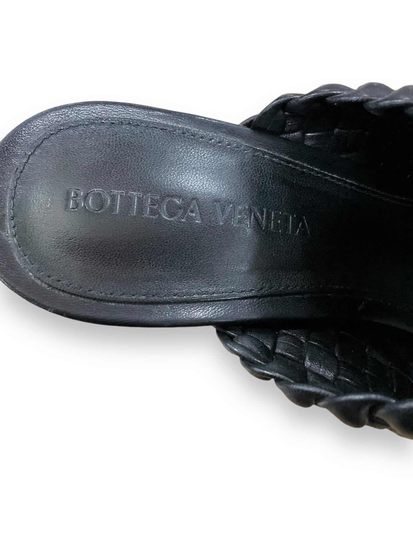 Sandals Luxury Designer By Bottega Veneta In Black & Gold, Size: 8