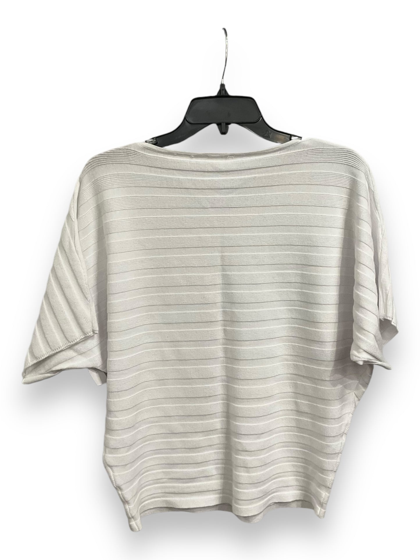 Top Short Sleeve By Cyrus Knits In White, Size: S