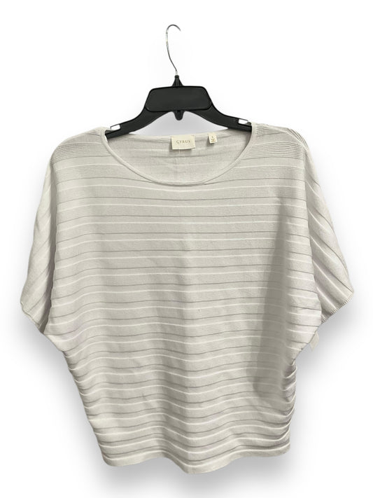 Top Short Sleeve By Cyrus Knits In White, Size: S