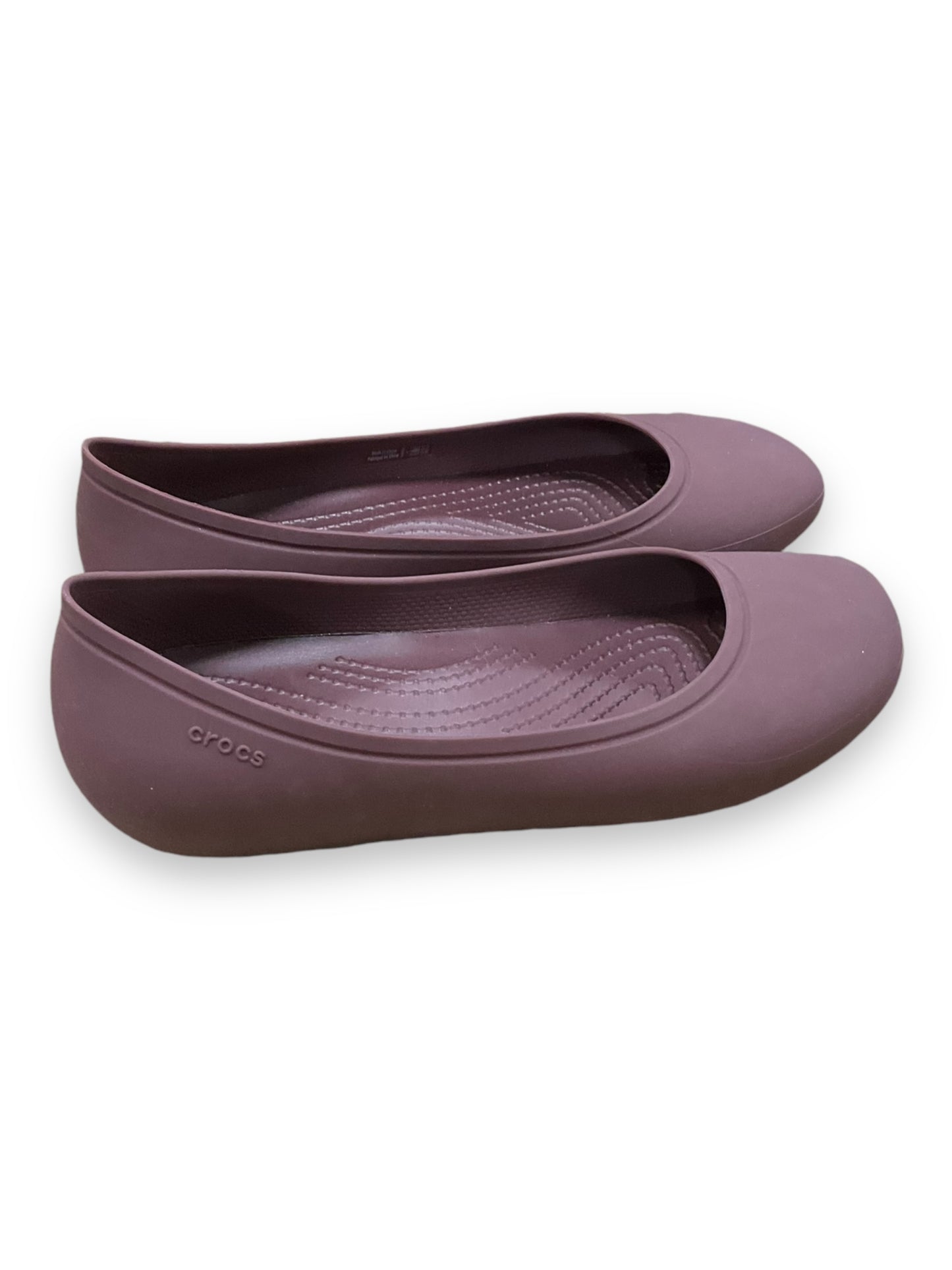 Shoes Flats By Crocs In Purple, Size: 7