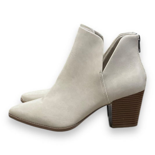 Boots Ankle Heels By Clothes Mentor In Cream, Size: 9