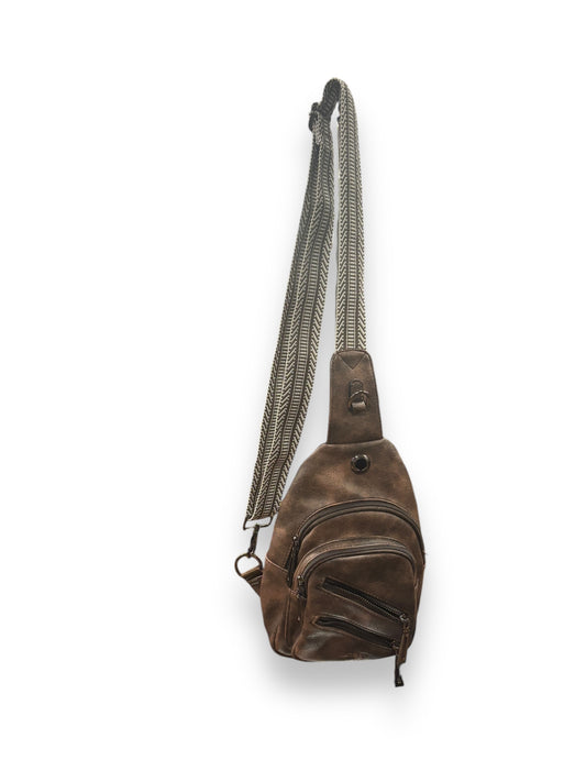 Crossbody By Clothes Mentor, Size: Medium