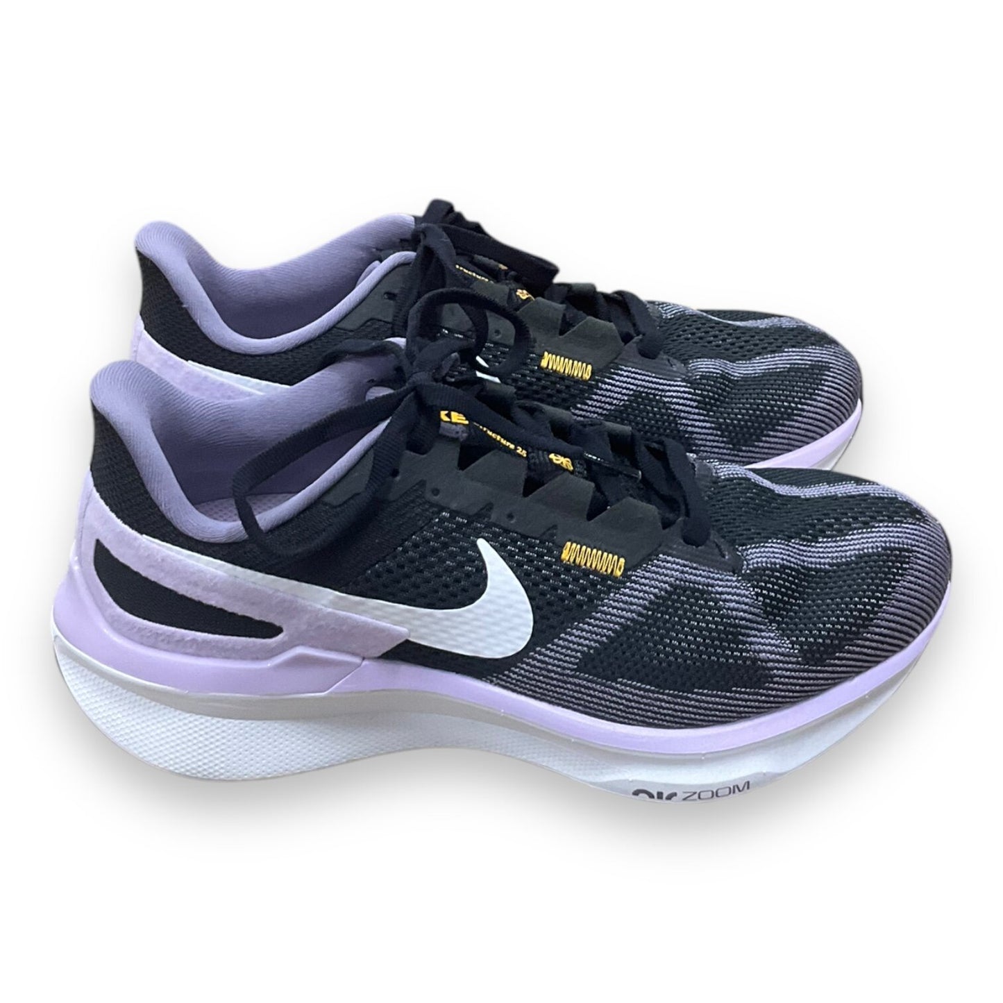 Shoes Athletic By Nike  Size: 6.5