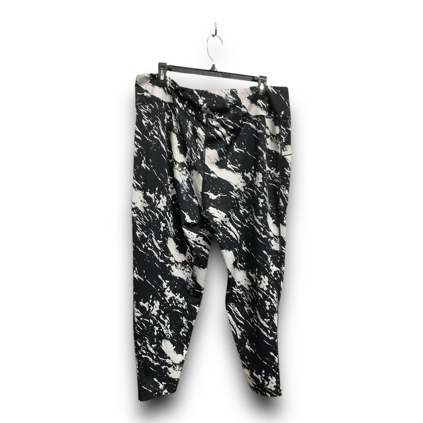 Athletic Capris By Pro Player In Black & White, Size: 2x