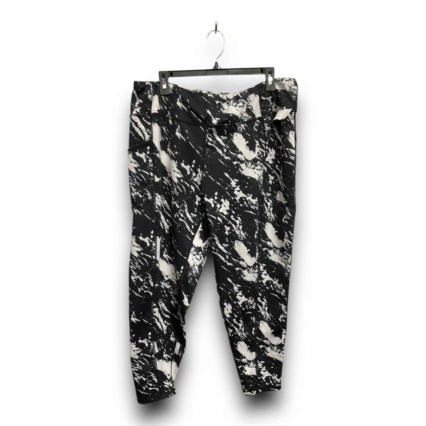 Athletic Capris By Pro Player In Black & White, Size: 2x