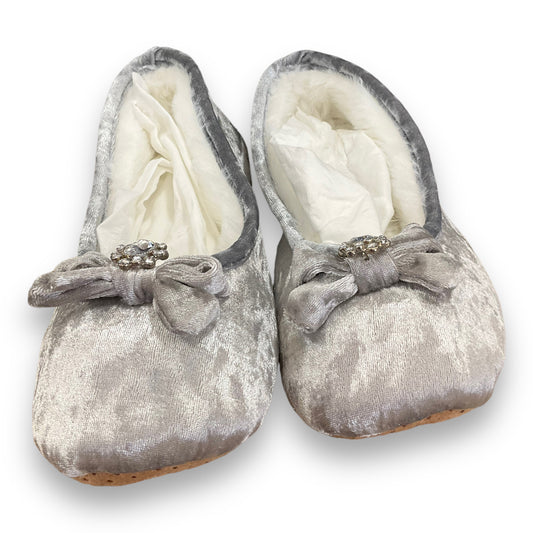 Slippers By Inc  Size: 10
