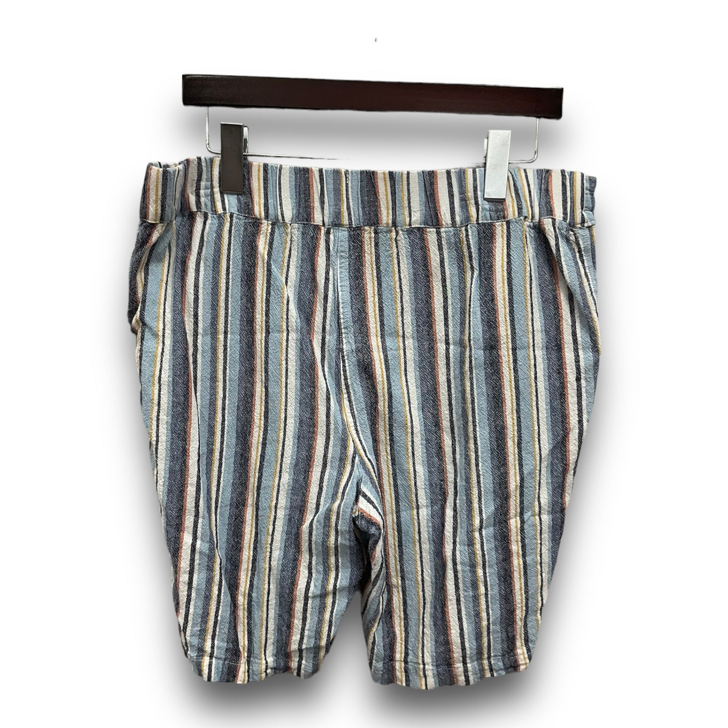 Shorts By Per Se  Size: L